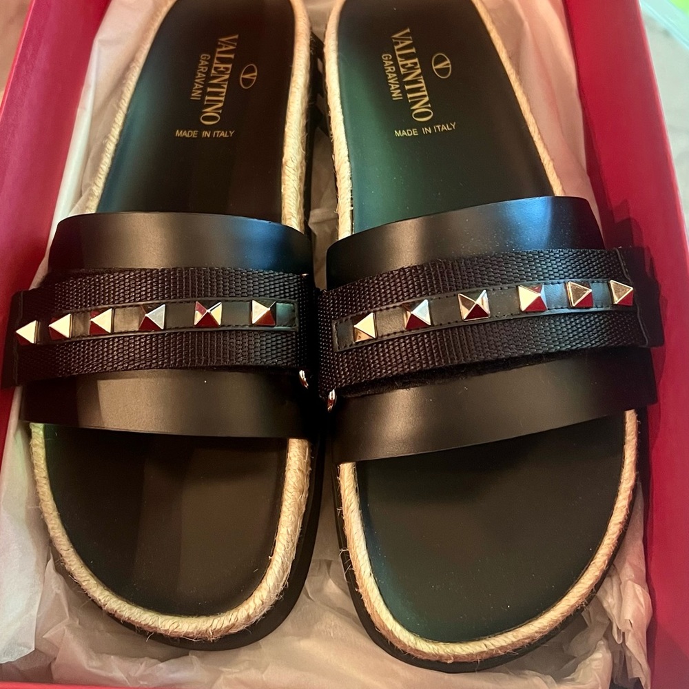 NWT Valentino Garavani Rockstud Jute Slides